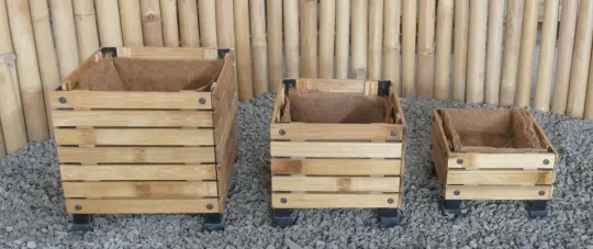 SQUARE STANDING PLANTER SET OF 3 (S: 21,5x21,5x15cm H, M: 26 x 26 x 22cm H, L: 30 x 30x 30cm H) INCL. COCO SHEETS 13 MM PU FINISH 